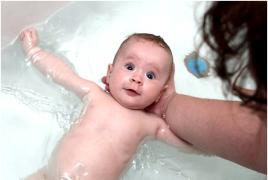 Первое купание В какое время лучше мыть новорожденного